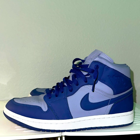 wmns air jordan 1 mid se iron purple